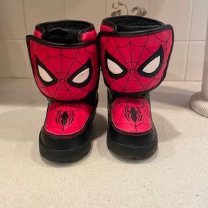 Marvel Spider Man Toddler boys light up snow boots Size 9